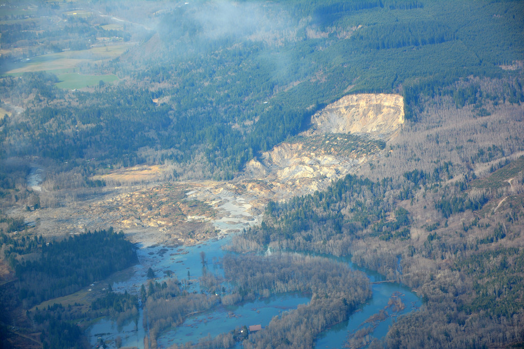 Oso residents evacuate after slow-moving landslide Friday night