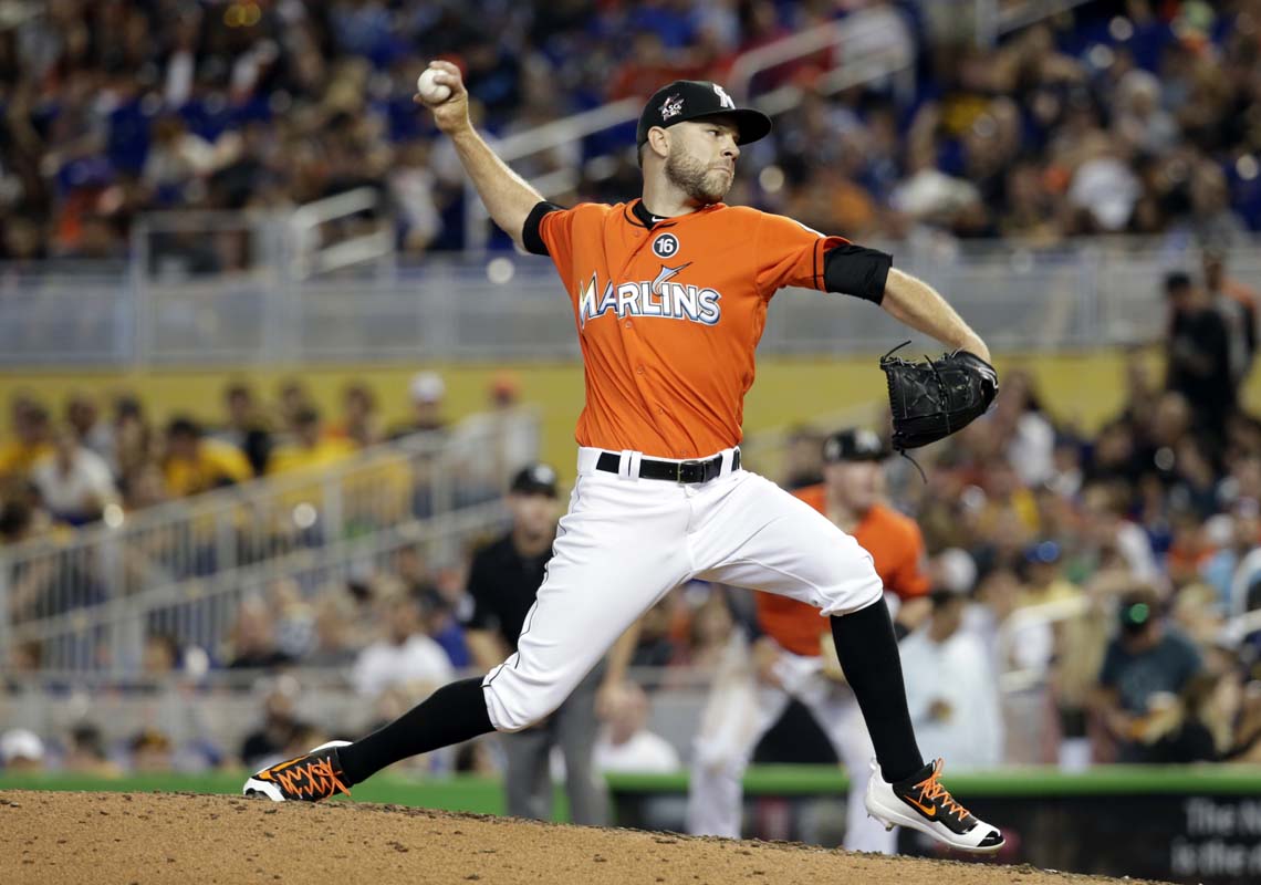 M’s acquire pitcher David Phelps from Marlins for prospects