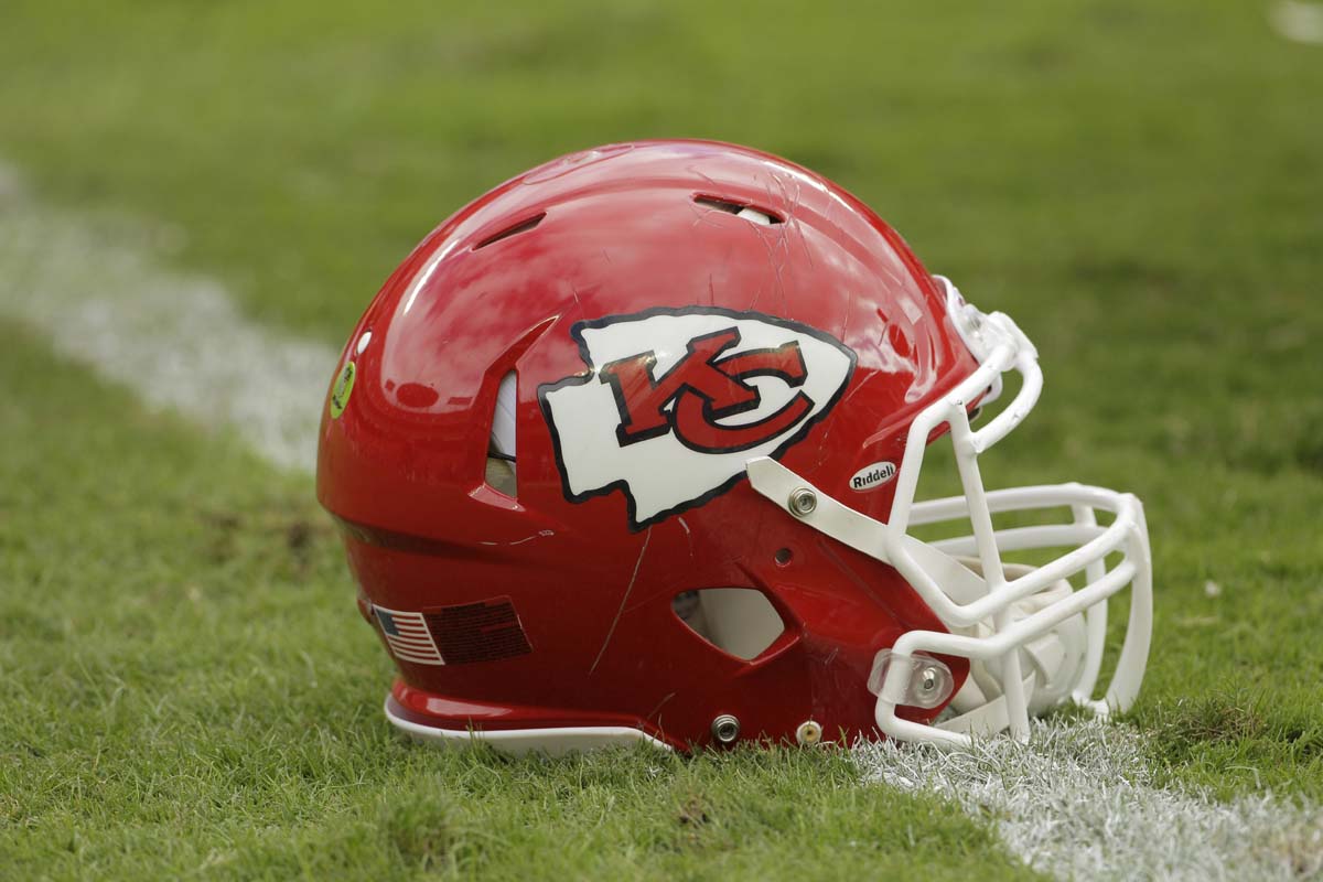 Chiefs' Spencer Ware tears knee ligament, could miss season | 790 KGMI