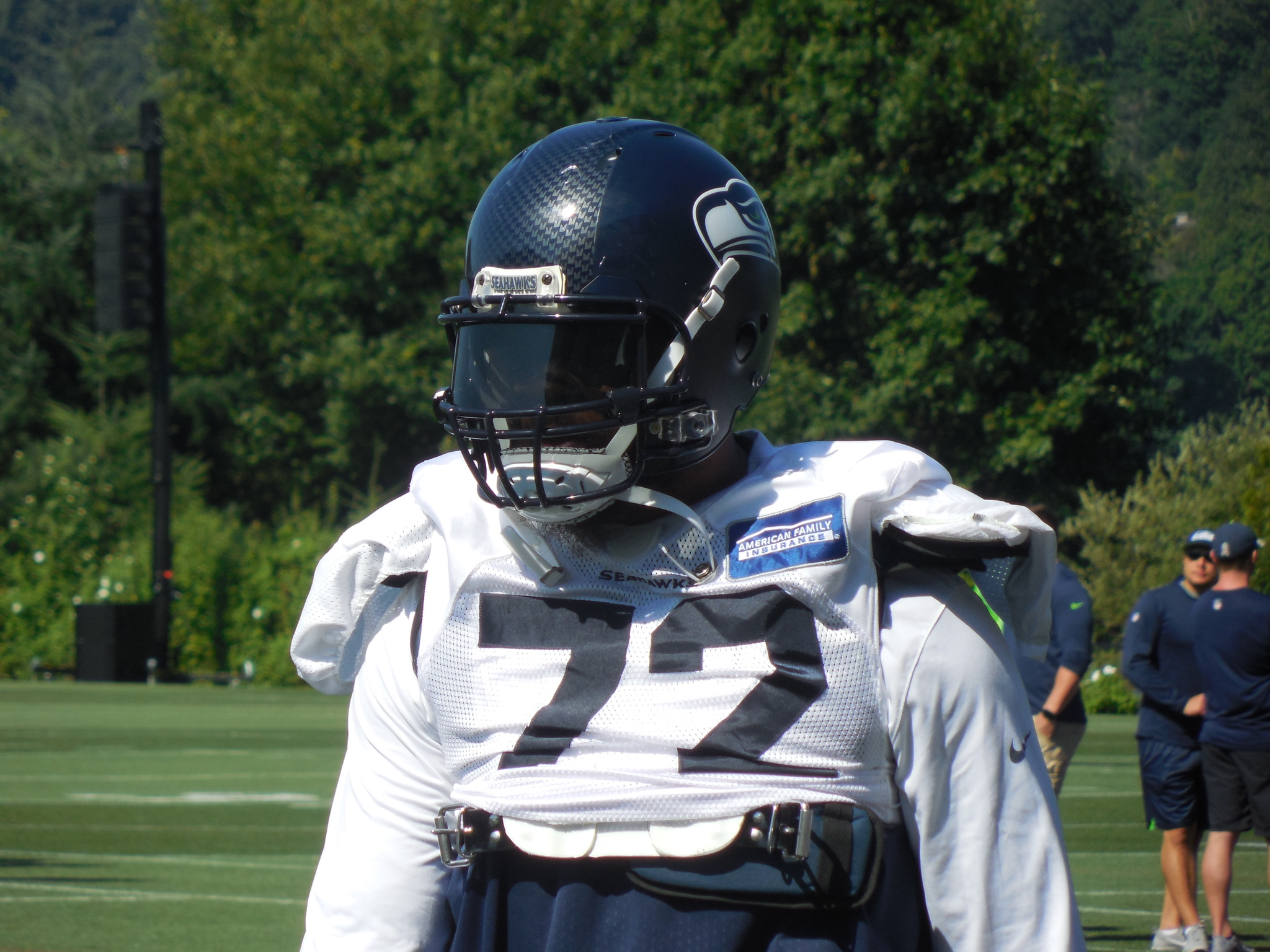 Seahawks’ Bennett sits, plans to continue national anthem protest