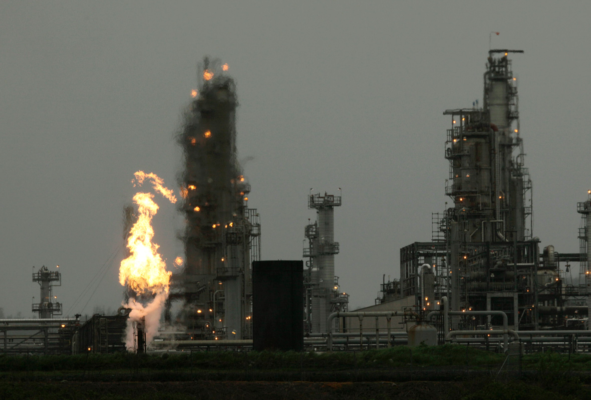Oil refining giant seeks to buy Andeavor Anacortes Refinery
