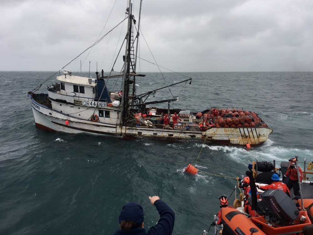 87 ft fishing vessel sinks near Neah Bay 790 KGMI