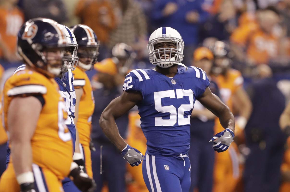 AP source: Seahawks reach deal with LB Barkevious Mingo