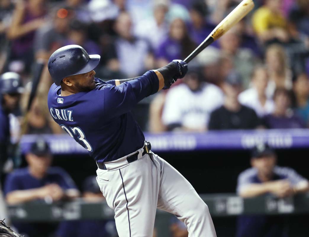 Cruz’s double in 8th helps Mariners beat Astros