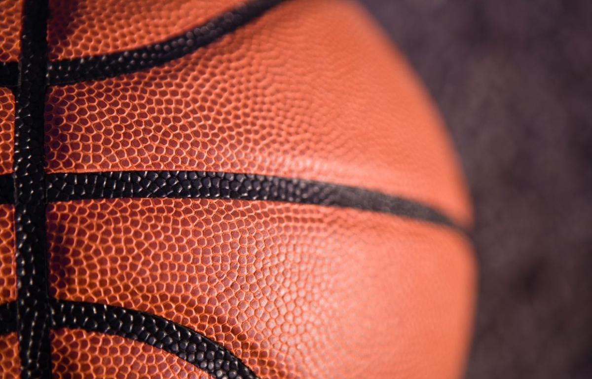 Hommes scores 10 in Bucks summer league win