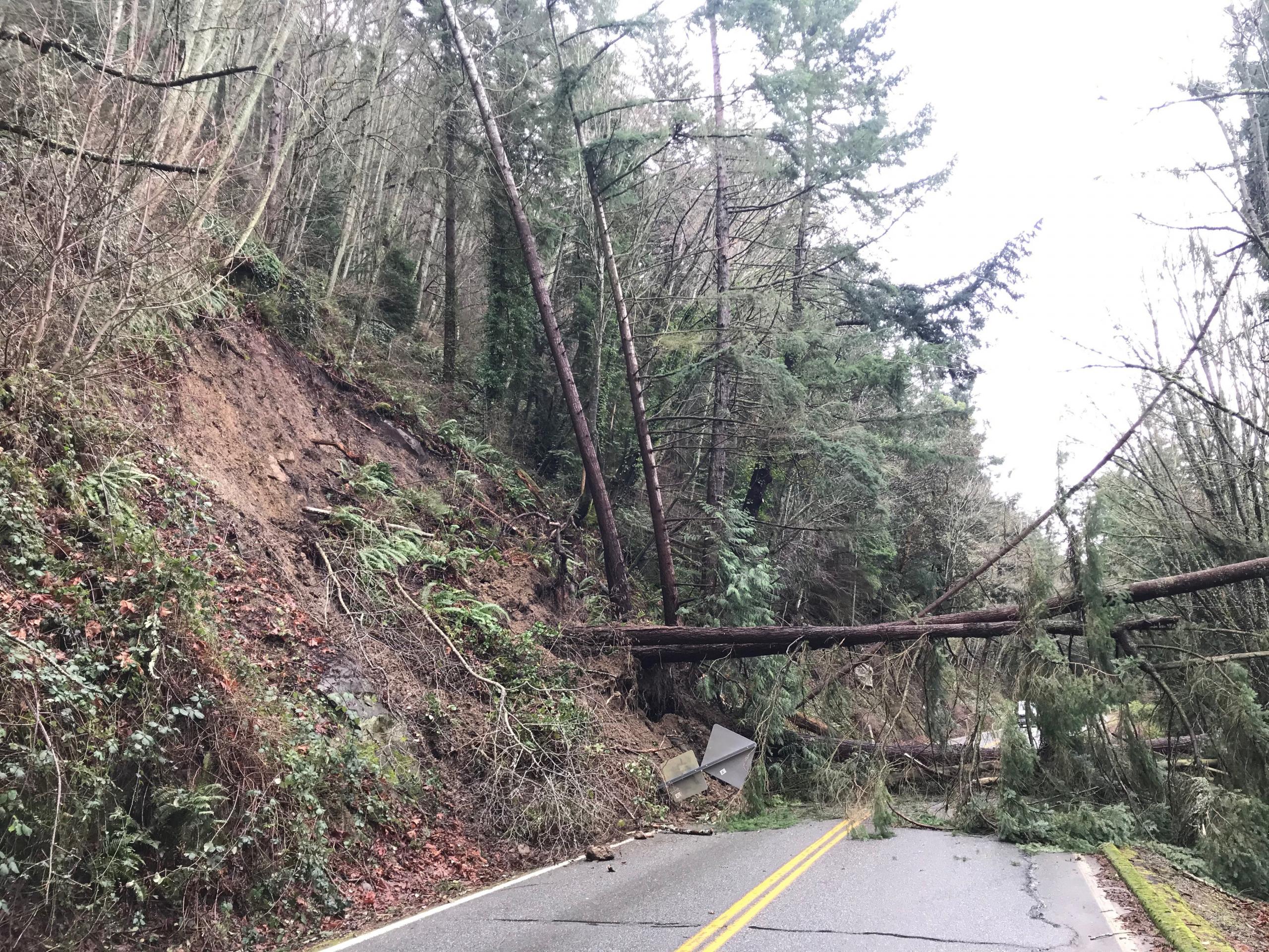 Landslide closes Chuckanut Drive