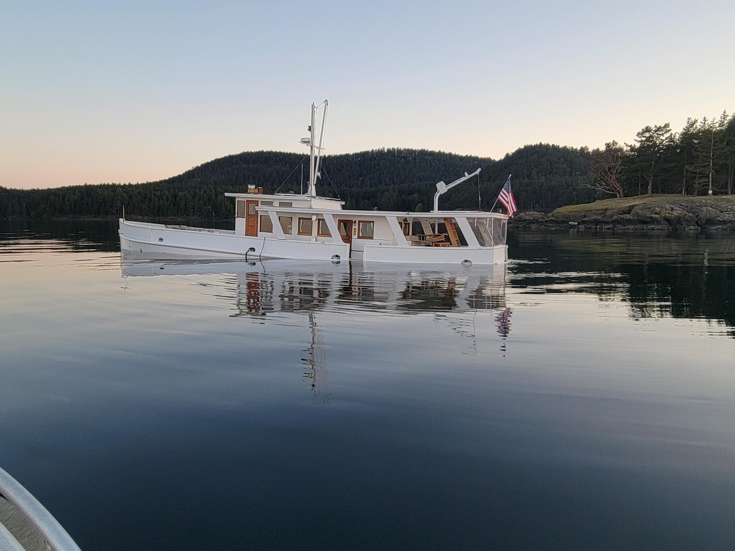 PHOTOS: Yacht formerly belonging to John Wayne hits reef, sits half submerged