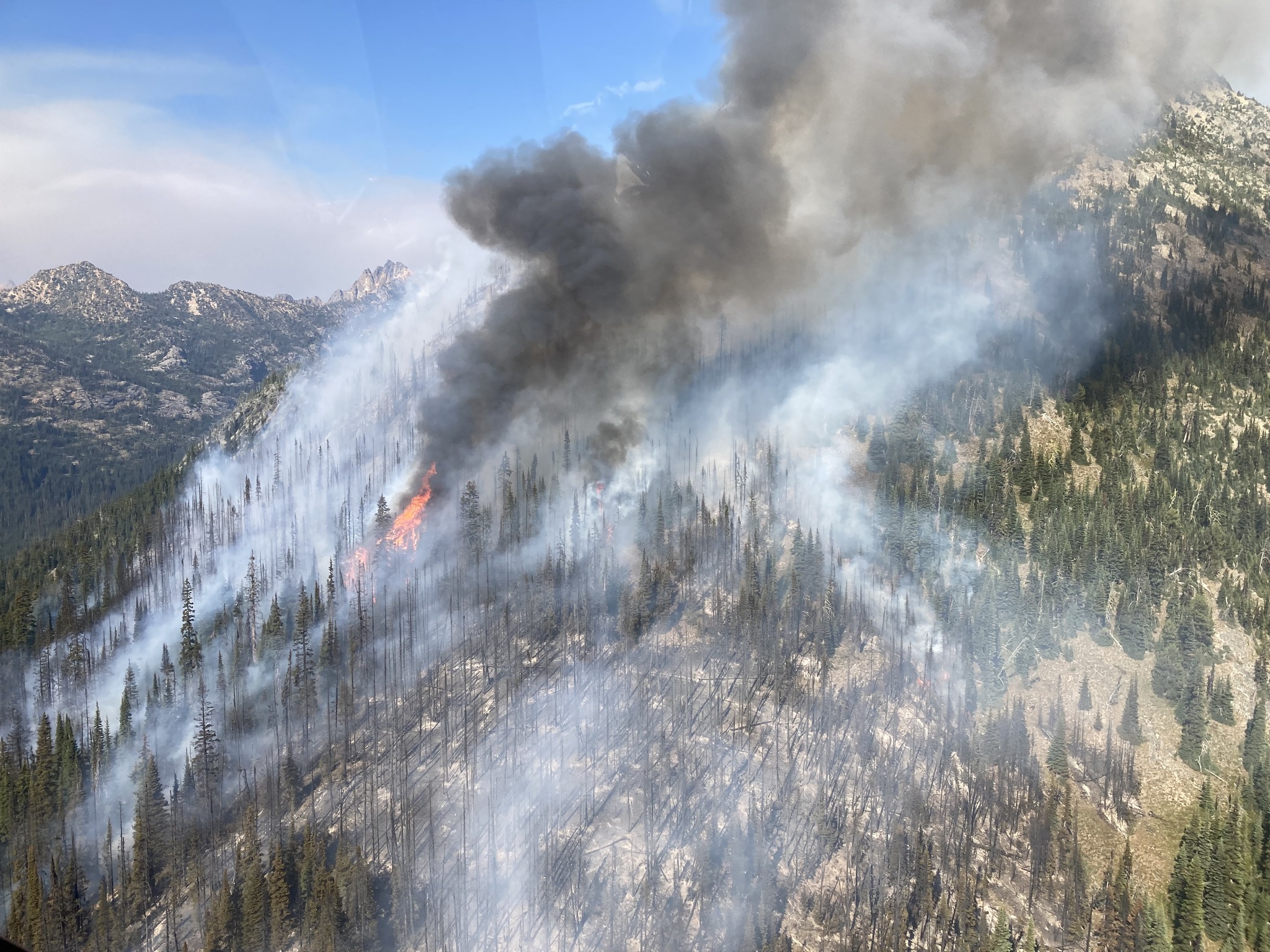 North Cascades Highway closure extended after new fire emerges